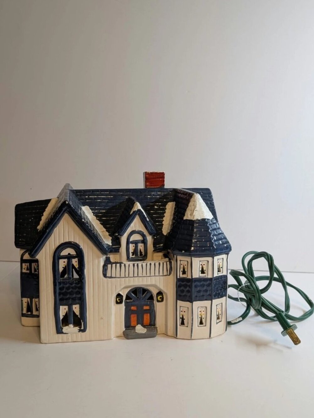 Yuletide 1988 Lighted Christmas Village Sunshine Cottage House w/ Light Cord